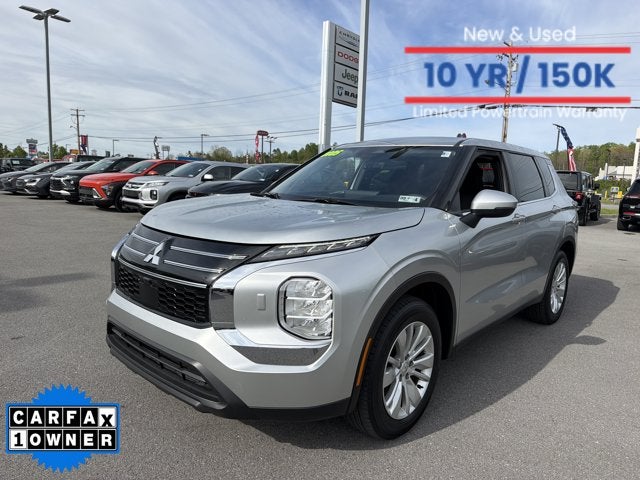 2025 Mitsubishi Outlander ES in Alloy Silver Metallic — front three-quarter view